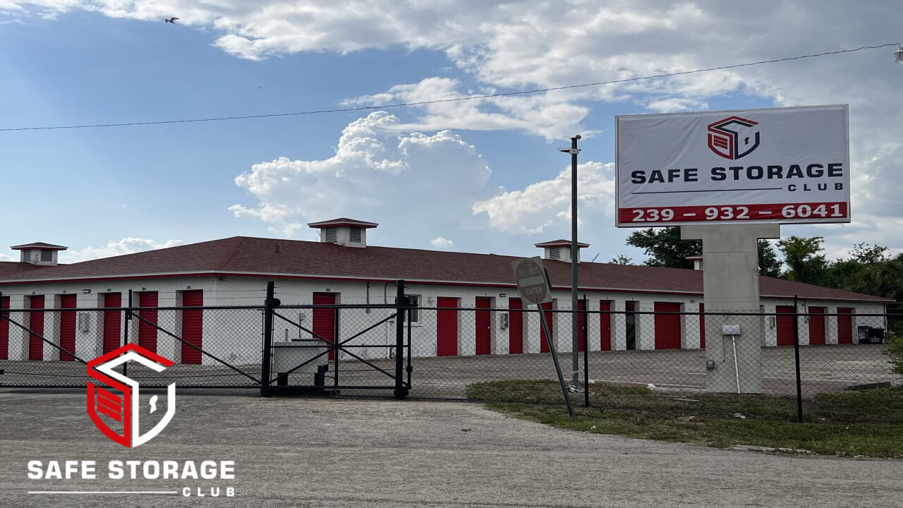 Safe Storage Club - Self Storage Facility Lehigh Acres, Florida