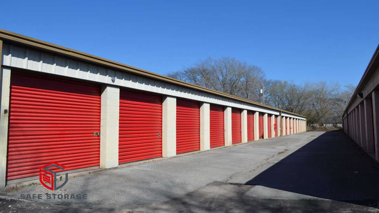 Safe Storage Club - Self Storage Facility Clarksville, Tennessee